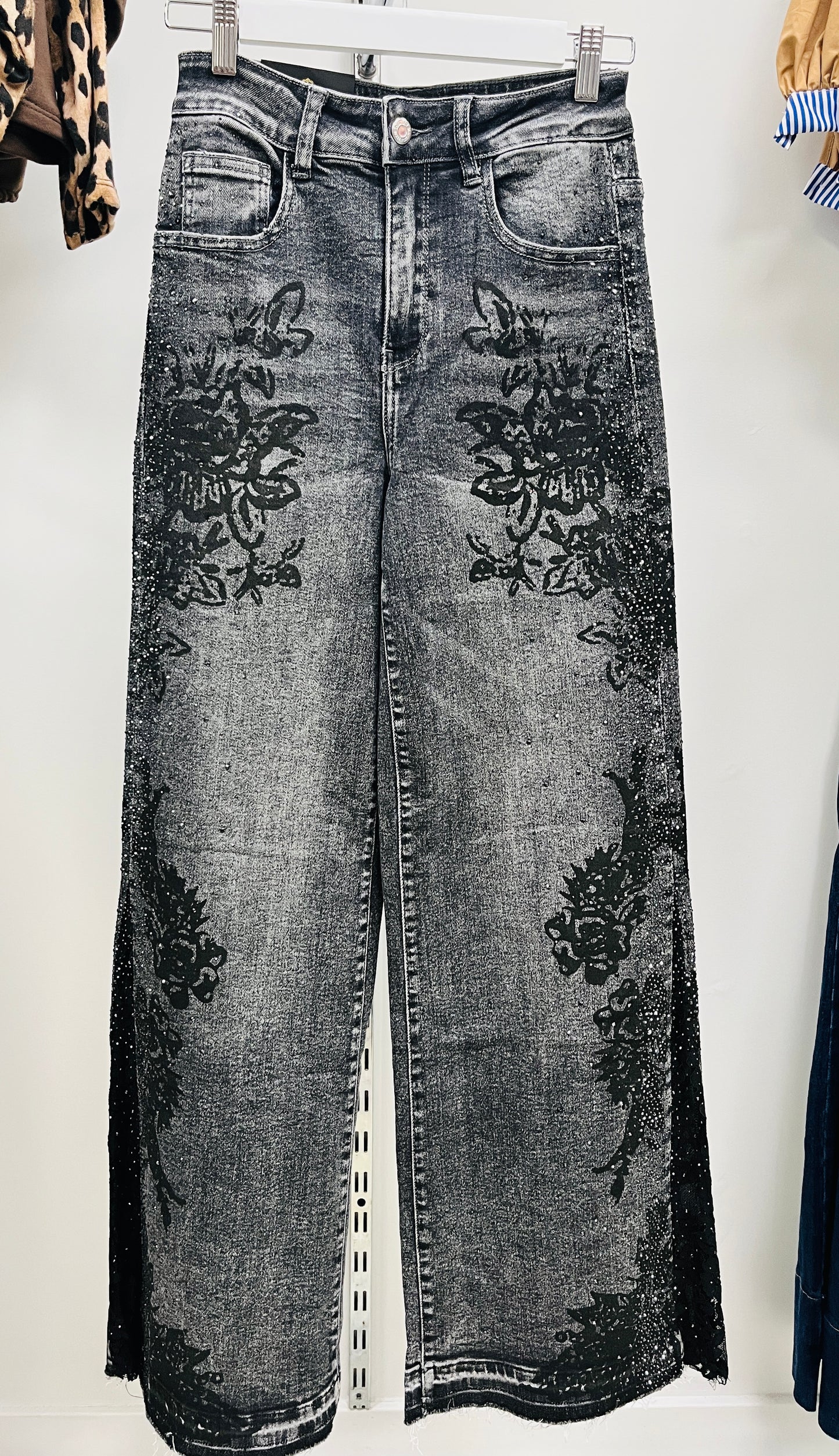 Pantalón negro brillos