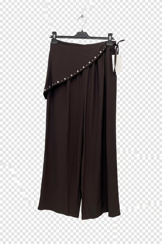 Pantalón con pañuelo de tachuelas
