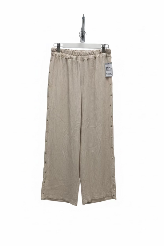 Pantalón de tachuelas
