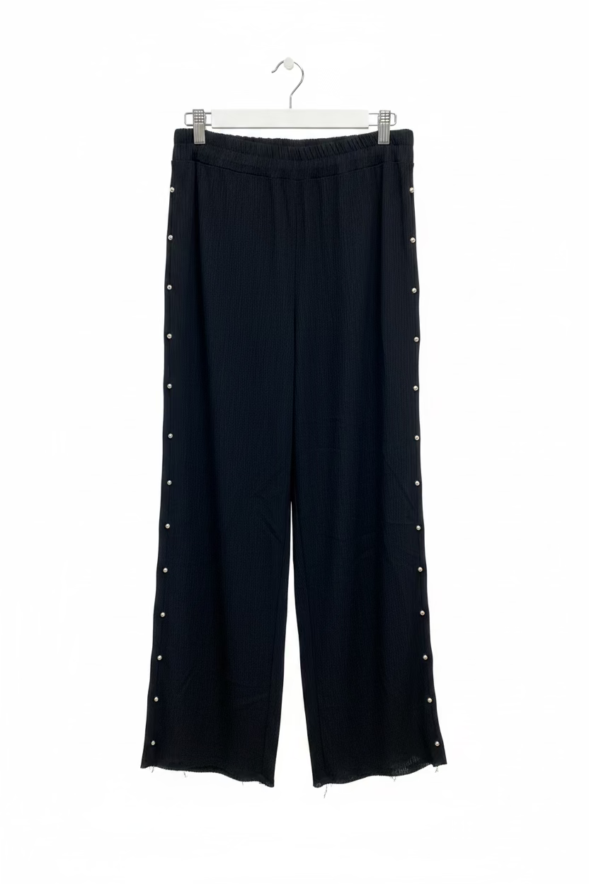 Pantalón de tachuelas