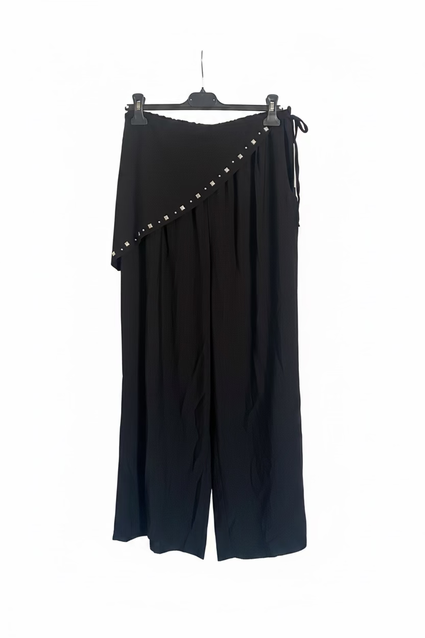 Pantalón con pañuelo de tachuelas
