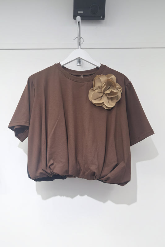 Camiseta de manga corta con flor