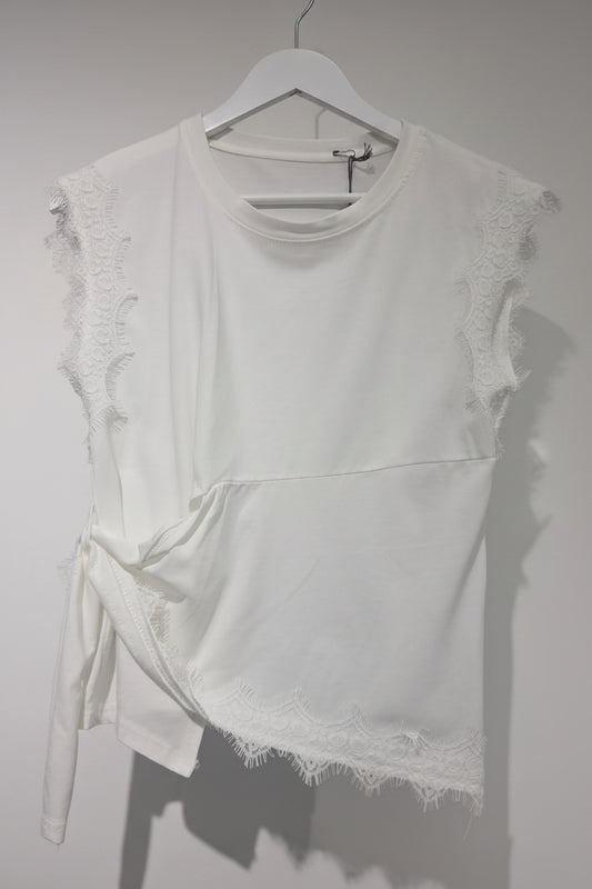 Camiseta de tirantes con lazada
